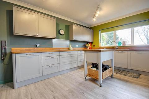 3 bedroom detached bungalow for sale, Londesborough Road, Cranswick, Driffield