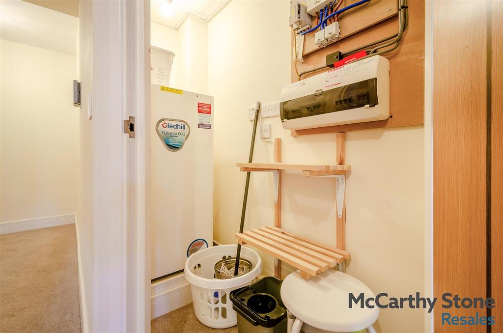 8683082-interior16.jpg