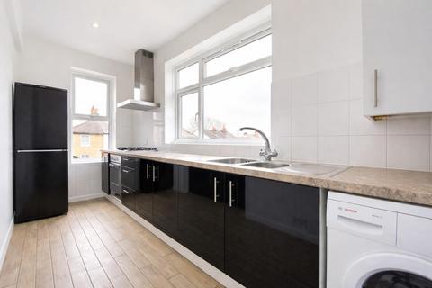 2 bedroom flat to rent, Hawks Road, Kingston Upon Thames