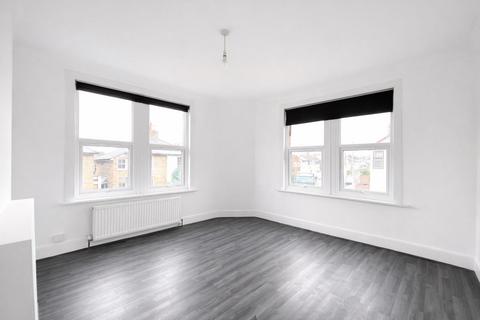 2 bedroom flat to rent, Hawks Road, Kingston Upon Thames