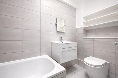 2 bedroom flat to rent, Hawks Road, Kingston Upon Thames