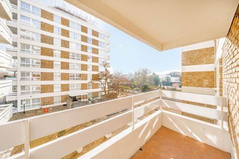 2 bedroom flat for sale, Warwick Drive, London SW15