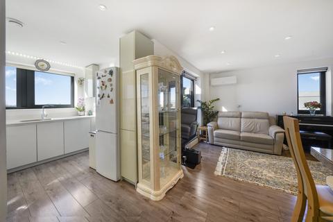 3 bedroom flat for sale, Neasden Lane, London NW10