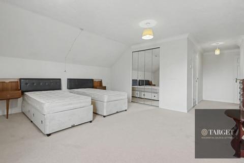 2 bedroom flat for sale, Friends Avenue, Waltham Cross EN8