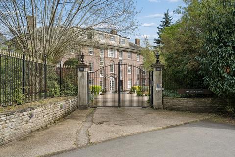 3 bedroom apartment for sale, Park Lawn, Farnham Royal SL2