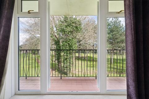 3 bedroom apartment for sale, Park Lawn, Farnham Royal SL2