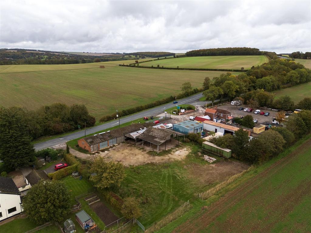 Farm buildings (lot 2)