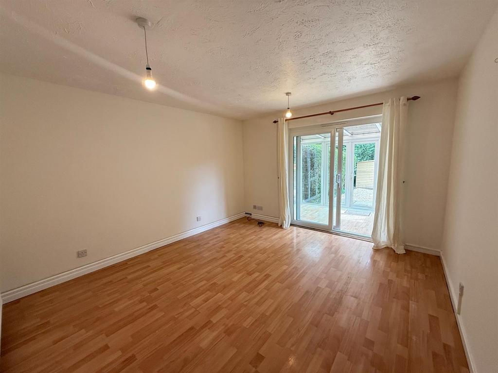 Lounge 2.jpg