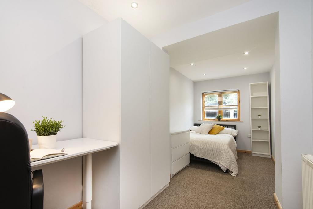 5 Double Bedrooms