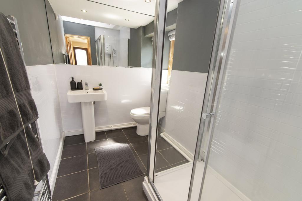 2 Bathrooms