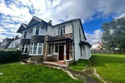 5 bedroom semi-detached house to rent, Otley Road, Headingley, Leeds
