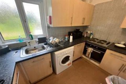 5 bedroom semi-detached house to rent, Otley Road, Headingley, Leeds