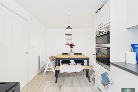 undefined, Primula Close, Crawley RH10