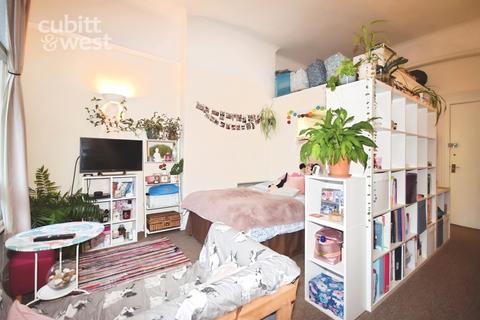 Studio to rent, Church Road, Hove, BN3