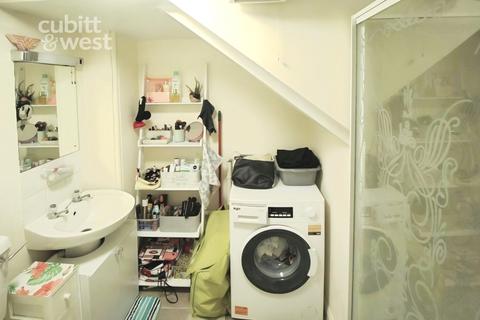 Studio to rent, Church Road, Hove, BN3