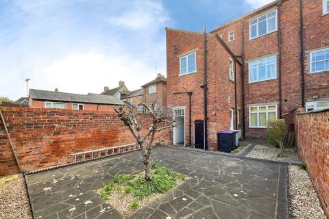 undefined, Avenue Road, Grantham, NG31