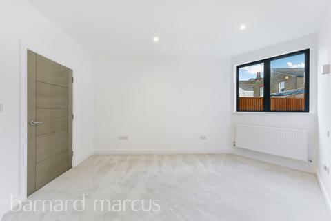 1 bedroom ground floor flat for sale, Acacia Road, London