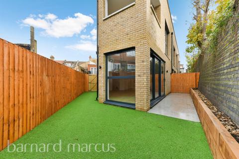 1 bedroom ground floor flat for sale, Acacia Road, London