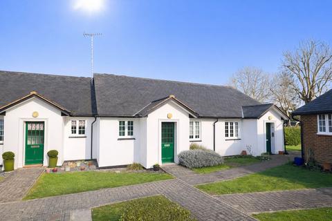 2 bedroom bungalow for sale, Barnside Court, Welwyn Garden City, AL8