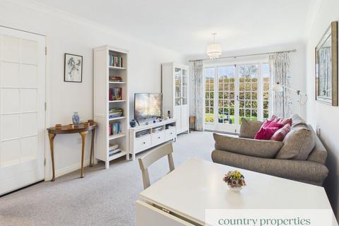 2 bedroom bungalow for sale, Barnside Court, Welwyn Garden City, AL8