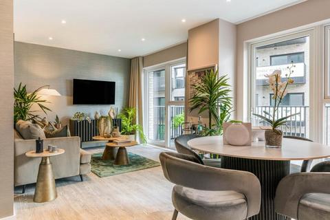 undefined, at Kew Bridge Rise, Brentford TW8