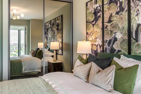 undefined, at Kew Bridge Rise, Brentford TW8