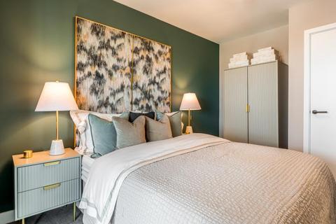 undefined, at Kew Bridge Rise, Brentford TW8
