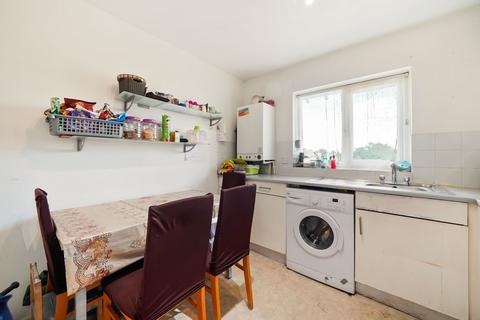 1 bedroom flat for sale, Chadview Court, Romford, RM6