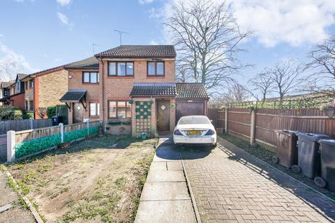 3 bedroom semi-detached house for sale, Waterside Close, Barking, IG11