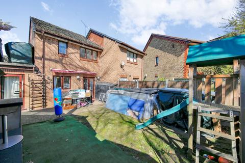 3 bedroom semi-detached house for sale, Waterside Close, Barking, IG11