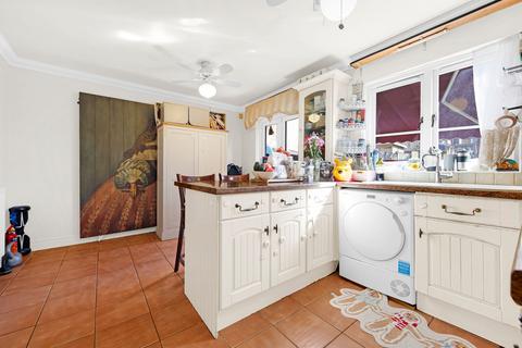 3 bedroom semi-detached house for sale, Waterside Close, Barking, IG11