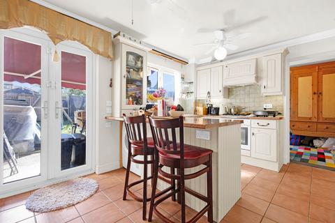 3 bedroom semi-detached house for sale, Waterside Close, Barking, IG11