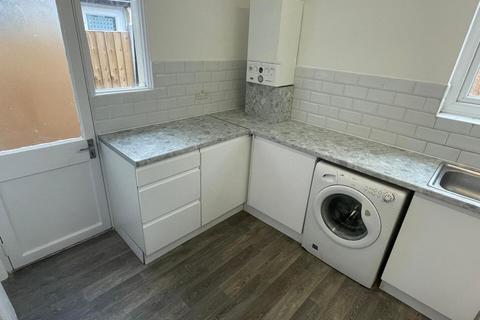 2 bedroom terraced house to rent, Landseer Avenue, London E12