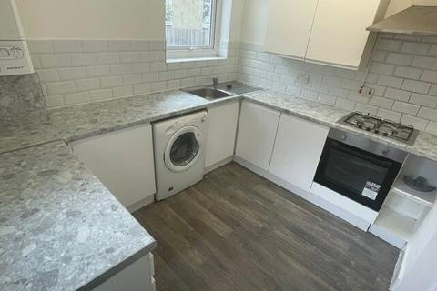 2 bedroom terraced house to rent, Landseer Avenue, London E12
