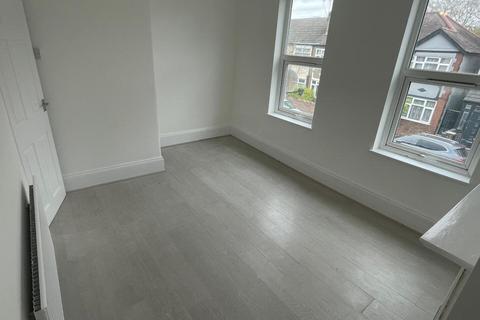 2 bedroom terraced house to rent, Landseer Avenue, London E12
