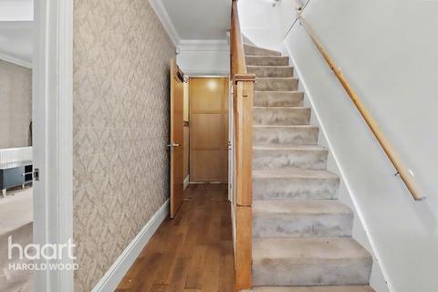 3 bedroom semi-detached house for sale, Kenilworth Avenue, Harold Park