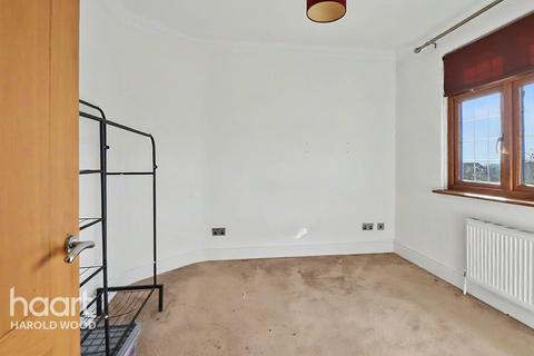 3 bedroom semi-detached house for sale, Kenilworth Avenue, Harold Park
