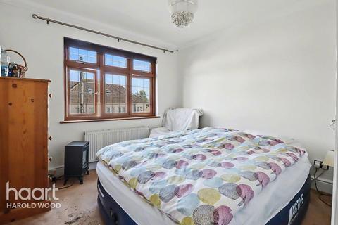 3 bedroom semi-detached house for sale, Kenilworth Avenue, Harold Park