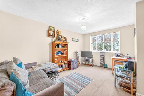 1 bedroom flat for sale, Grove Road, Chadwell Heath