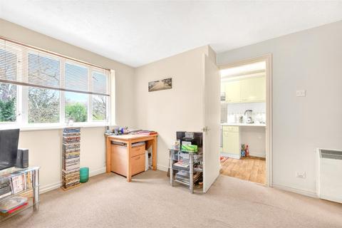 1 bedroom flat for sale, Grove Road, Chadwell Heath