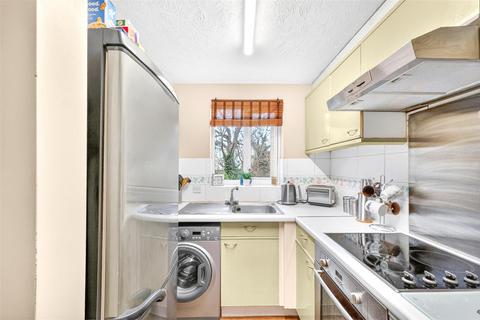 1 bedroom flat for sale, Grove Road, Chadwell Heath