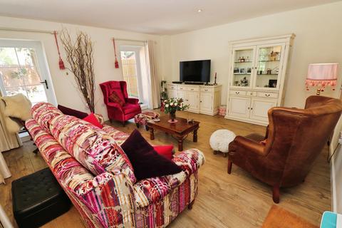 4 bedroom end of terrace house for sale, Coombe Road, Rugby, CV23