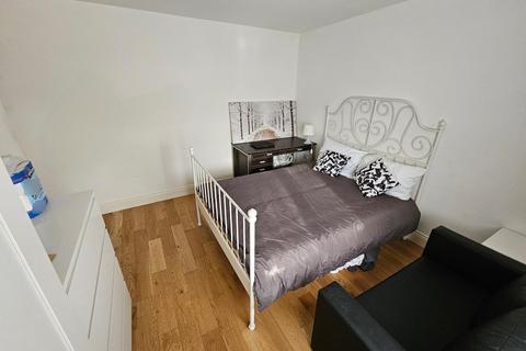 undefined, Locarno Road, Greenford, UB6