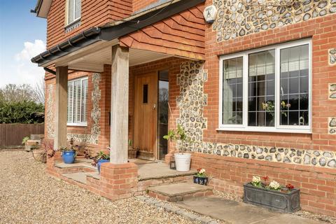 4 bedroom detached house for sale, Lynx Hill, East Horsley