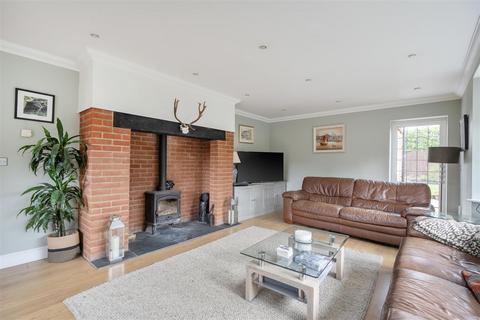 4 bedroom detached house for sale, Lynx Hill, East Horsley