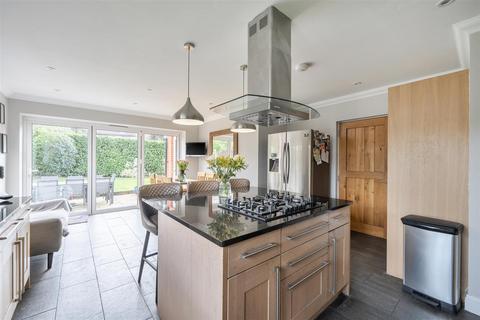4 bedroom detached house for sale, Lynx Hill, East Horsley