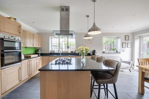 4 bedroom detached house for sale, Lynx Hill, East Horsley