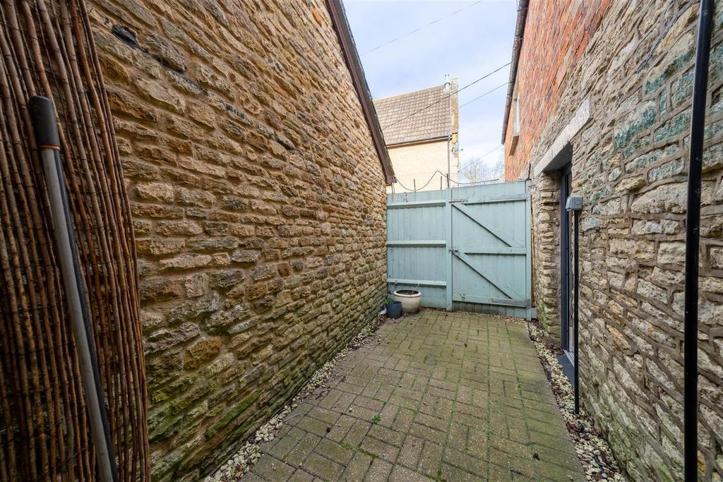 0335gardenrear2.jpg
