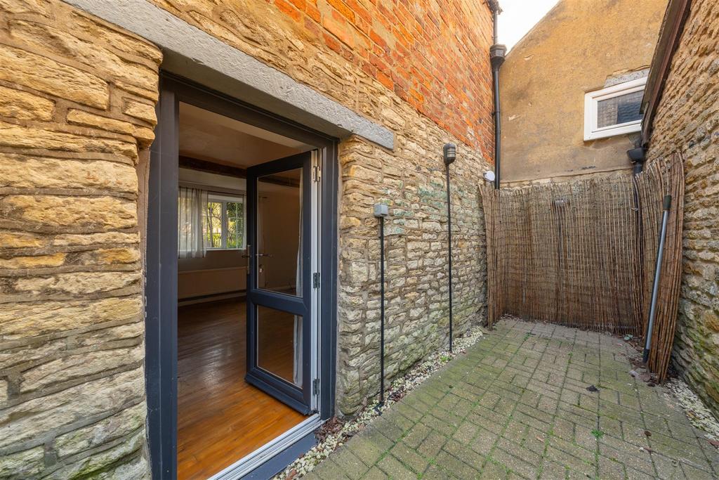 0335gardenrear.jpg
