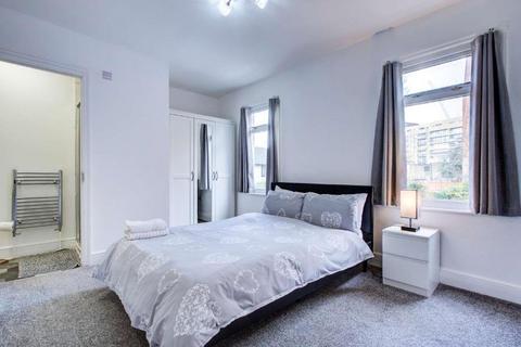 3 bedroom terraced house to rent, George Street, Staines-upon-Thames, Surrey, TW18